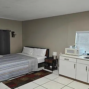  Apartment Castle In Near Airport And Busch Gardens