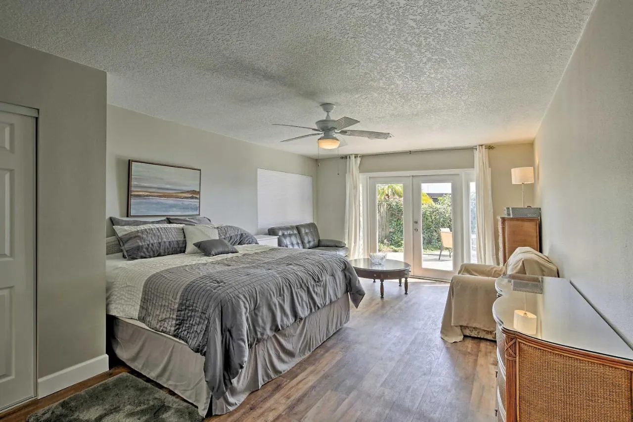 Holiday home Waterfront Gem With Pool, Dock And Lanai In Tampa! Villa