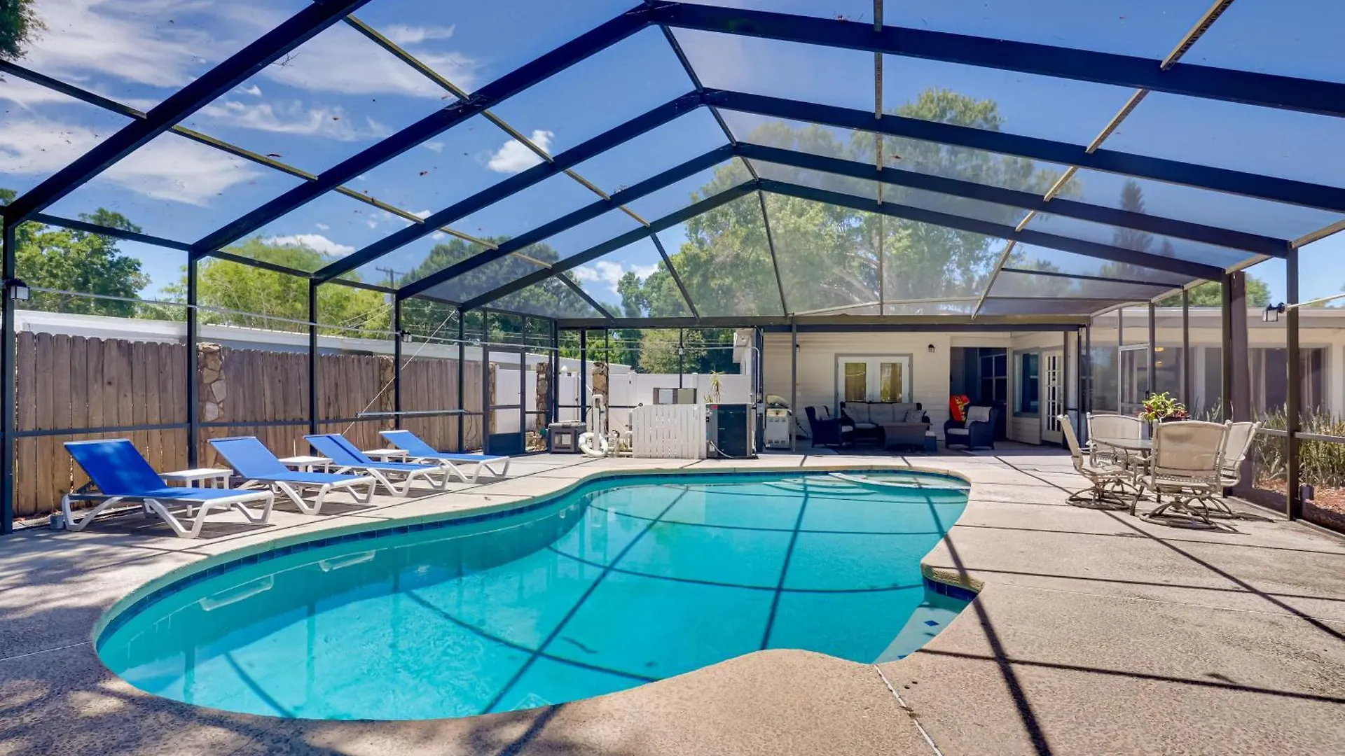 Holiday home Waterfront Gem With Pool, Dock And Lanai In Tampa! Villa