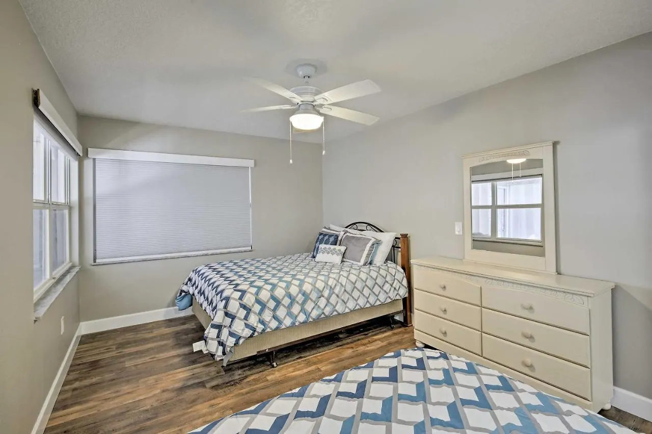 Holiday home Waterfront Gem With Pool, Dock And Lanai In Tampa! Villa